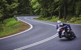 Motosiklet Viraj Teknikleri: Diz Koyma (Diz Değdirmek) Nedir?